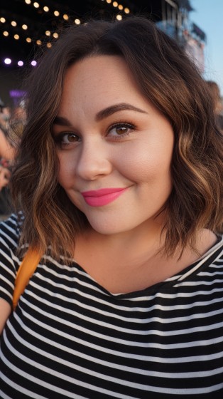 Textured Wavy Bob with Subtle Highlights