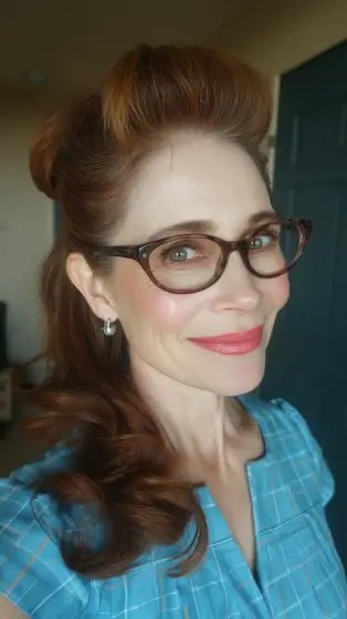 Elegant Vintage-Inspired Half-Up Retro Waves