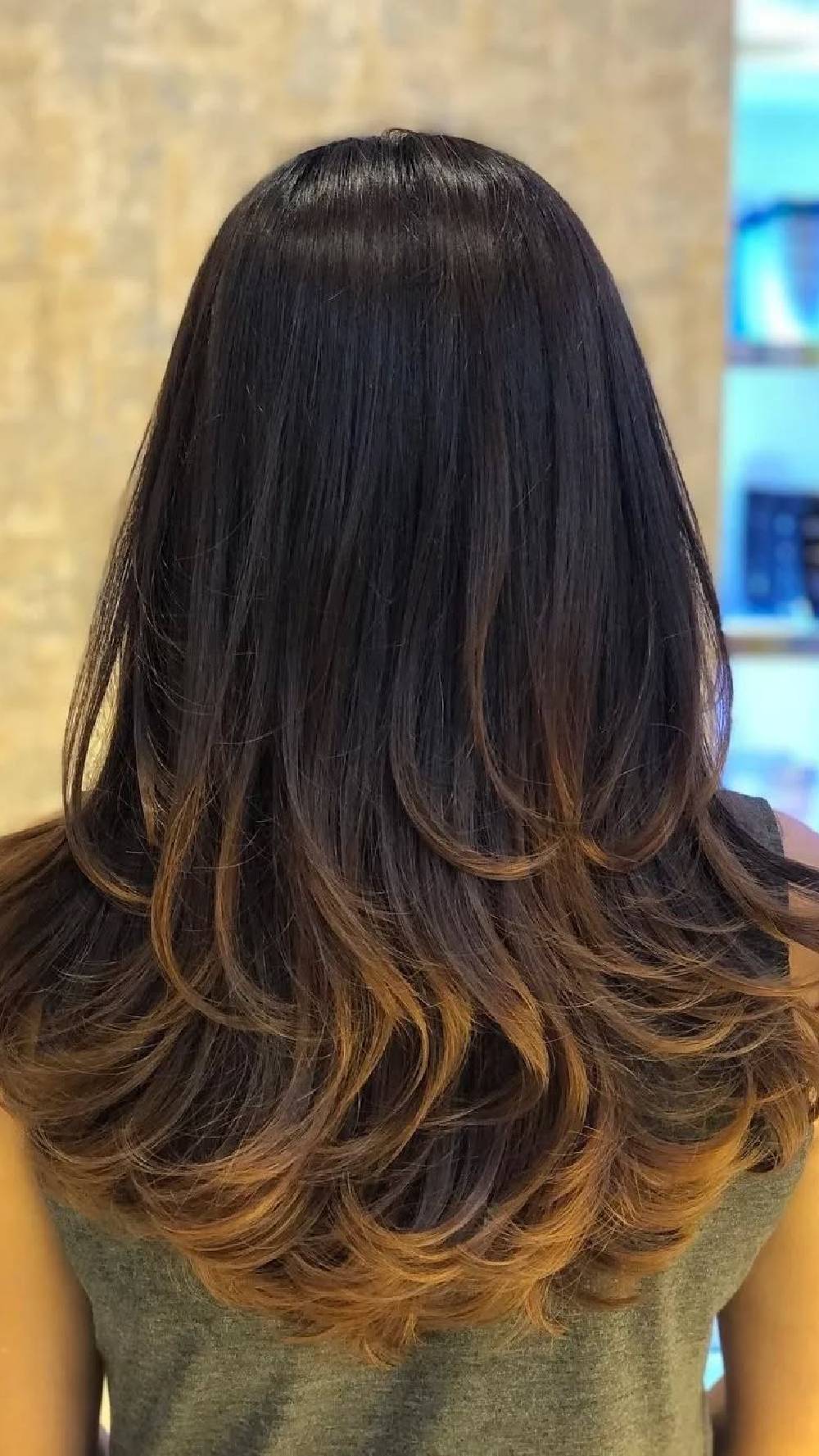 Beautifully Blended Ombre Waves with Soft Movement