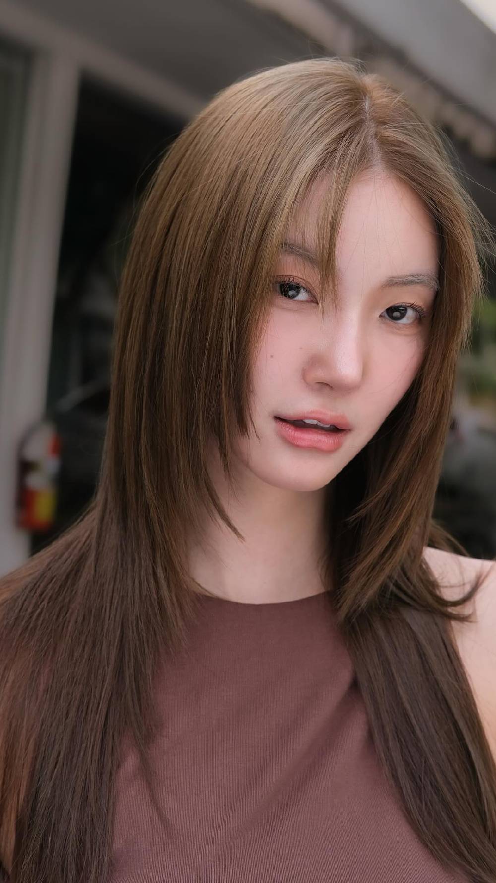 Chic Long Straight Cut with Subtle Face-Framing Layers