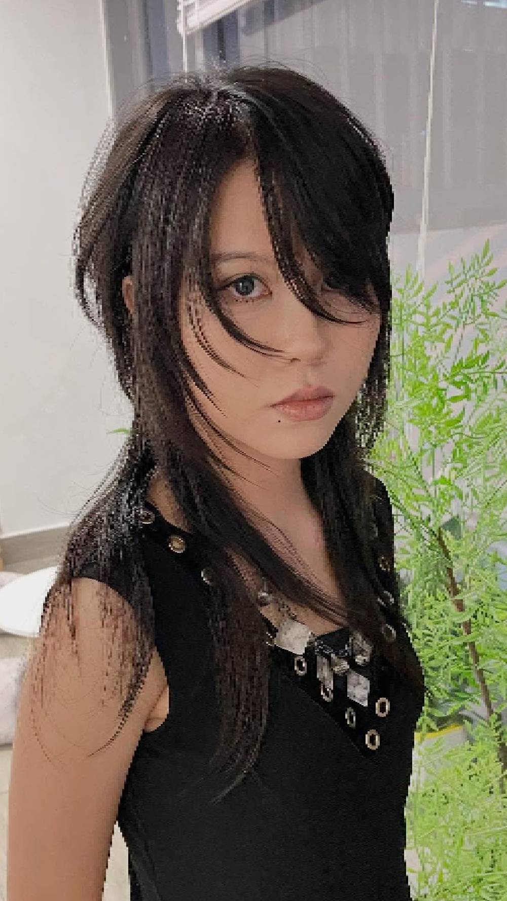 Edgy Textured Wolfcut with Long Face-Framing Pieces