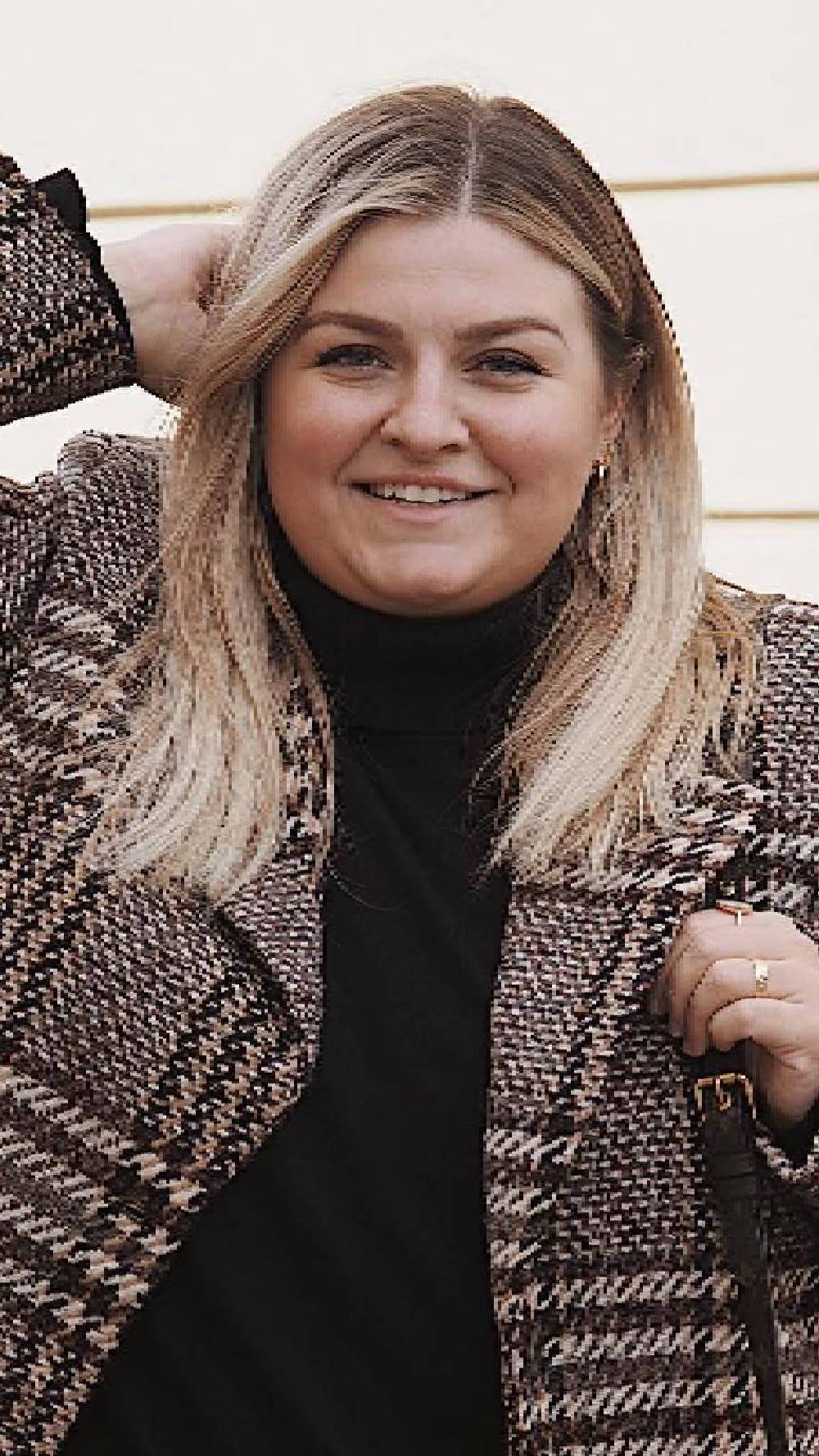 Stylish Long Layers with Soft Face-Framing Highlights