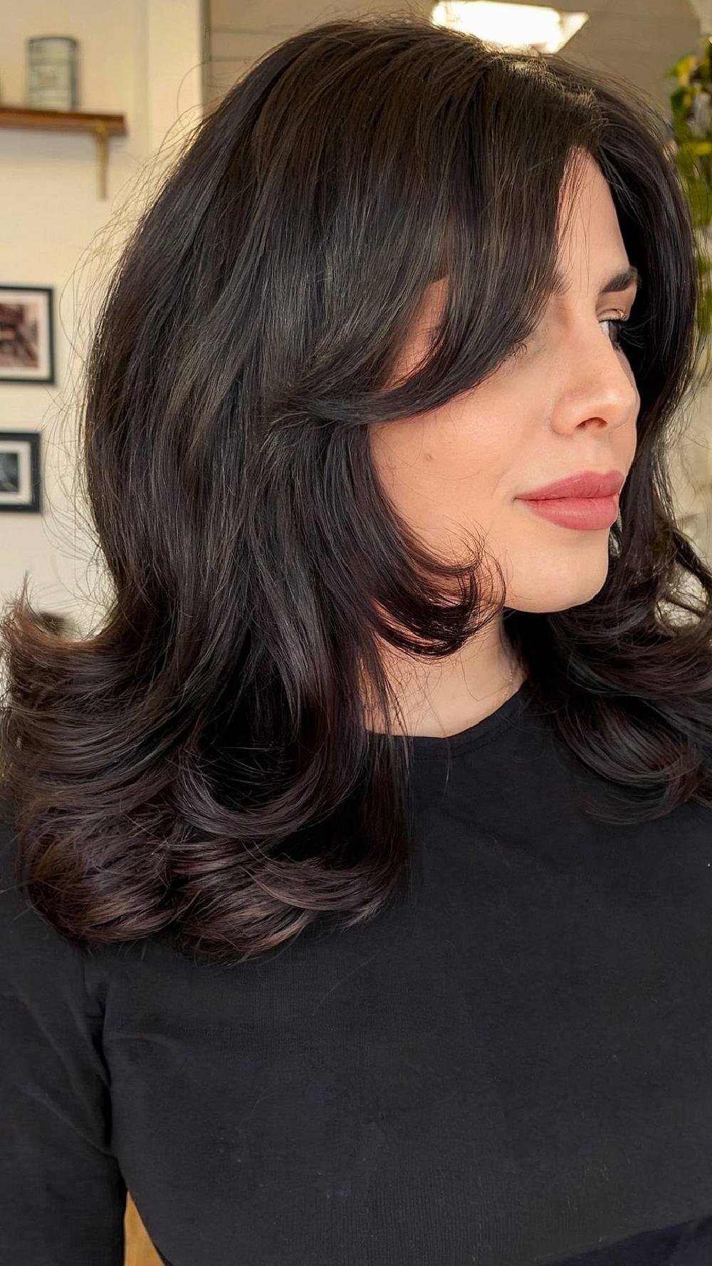 Chic Layered Mid-Length Cut with Soft Volume