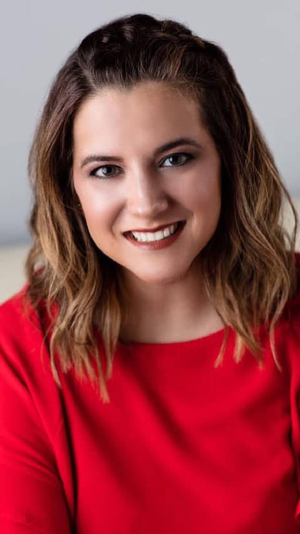 Soft Textured Mid-Length Waves with Subtle Highlights