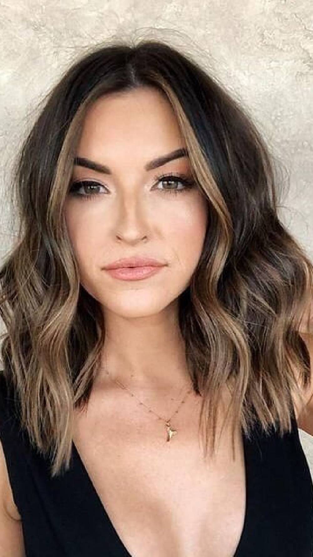 Textured Mid-Length Beach Waves with Subtle Highlights