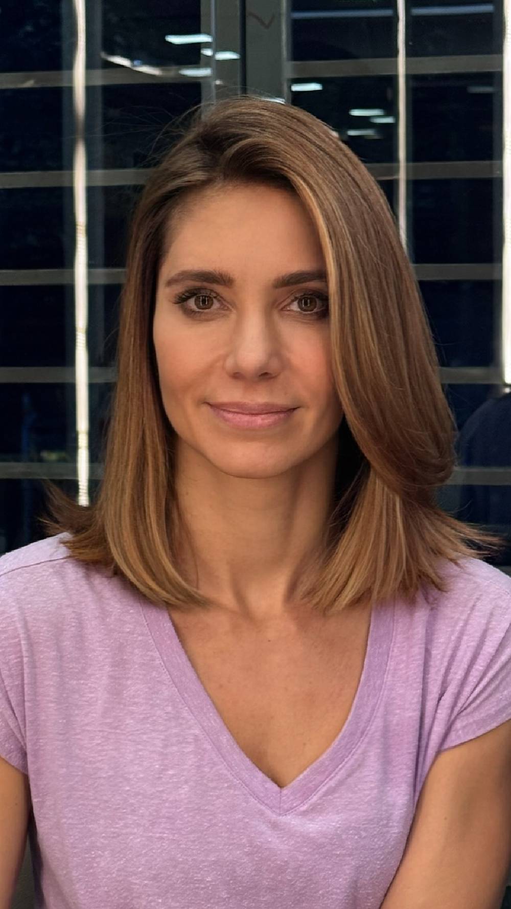 Sleek Mid-Length Blunt Cut with Subtle Layered Ends