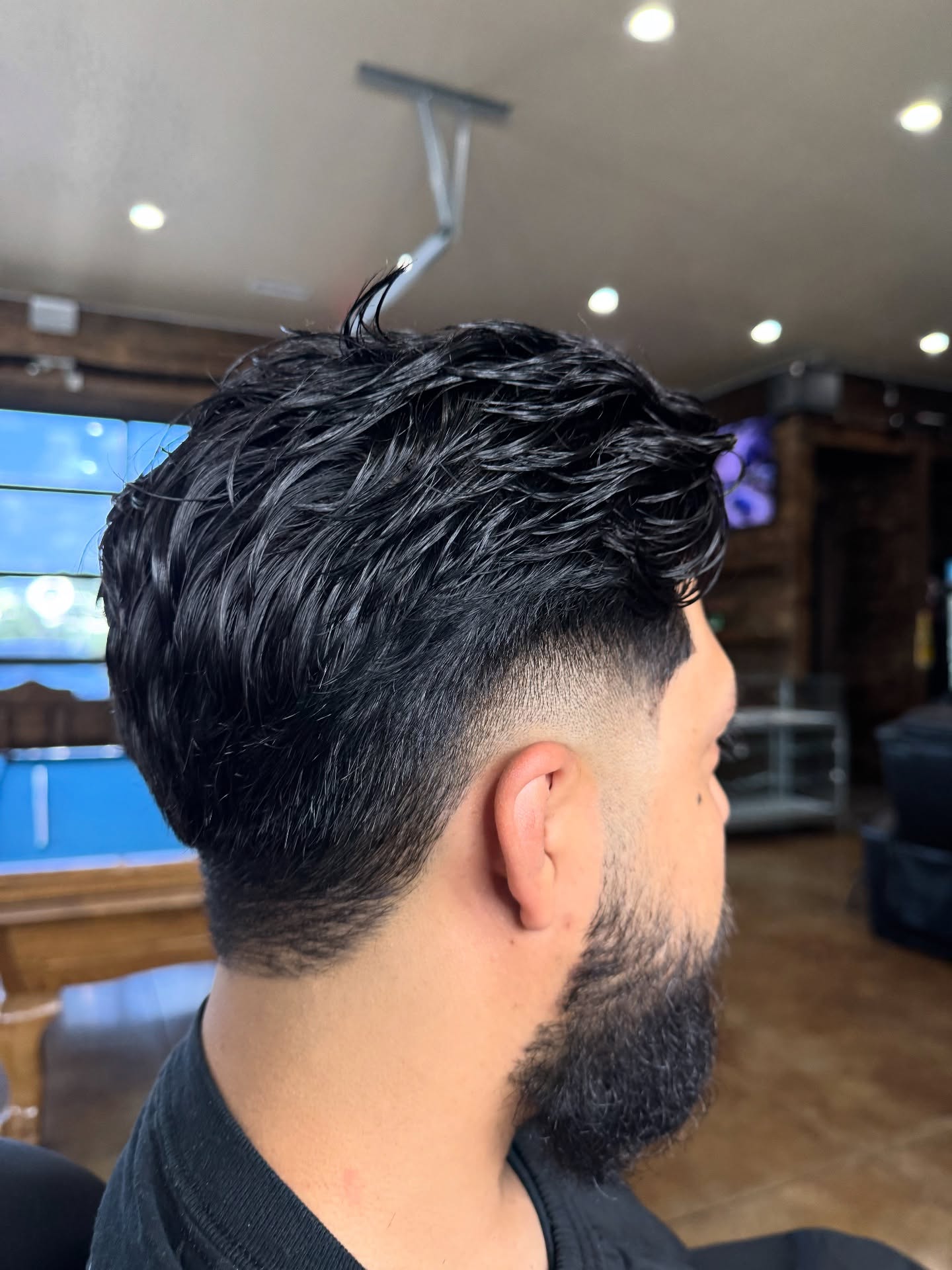 Textured Tapered Cut with Defined Waves