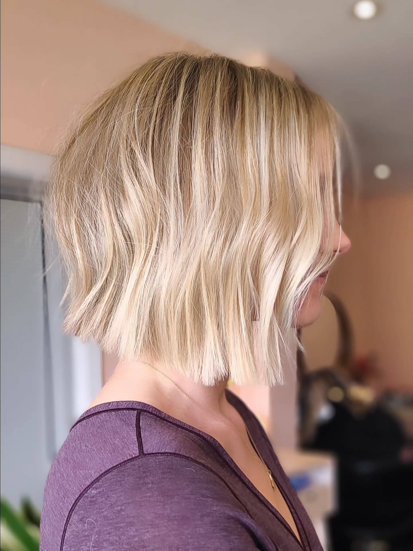 Chic Textured Blonde Bob with Soft Waves