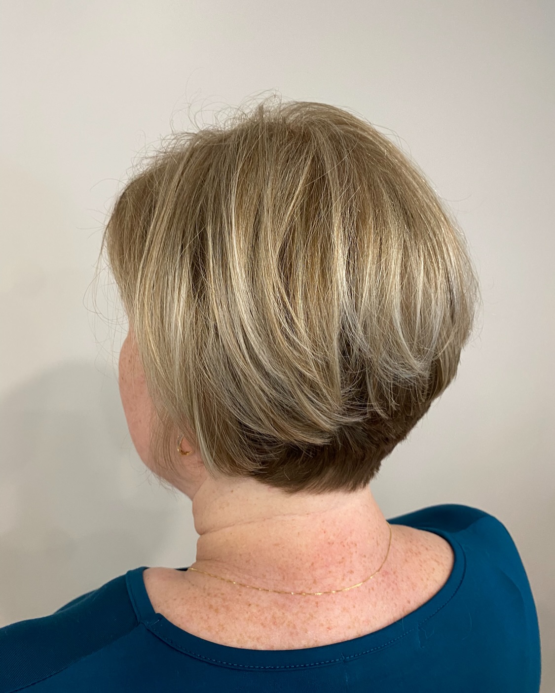 Softly Textured Blunt Bob with Subtle Highlights