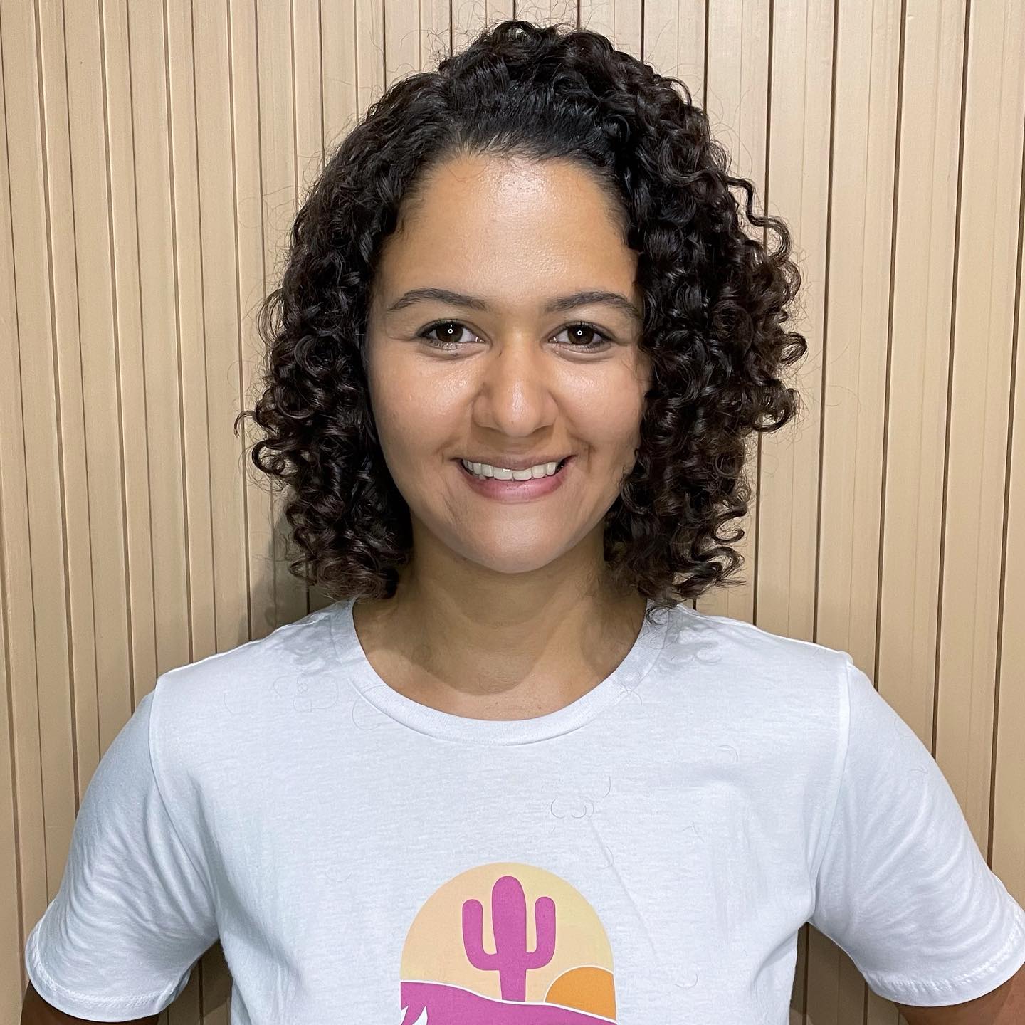 Chic Short Curly Cut with Defined Curls