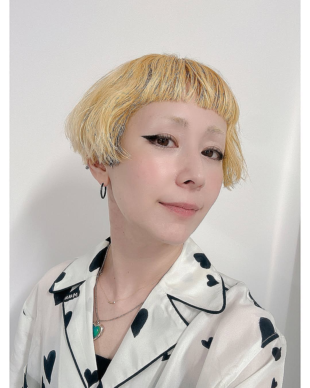 Trendy Ear-Length Blonde Bob with Micro Bangs