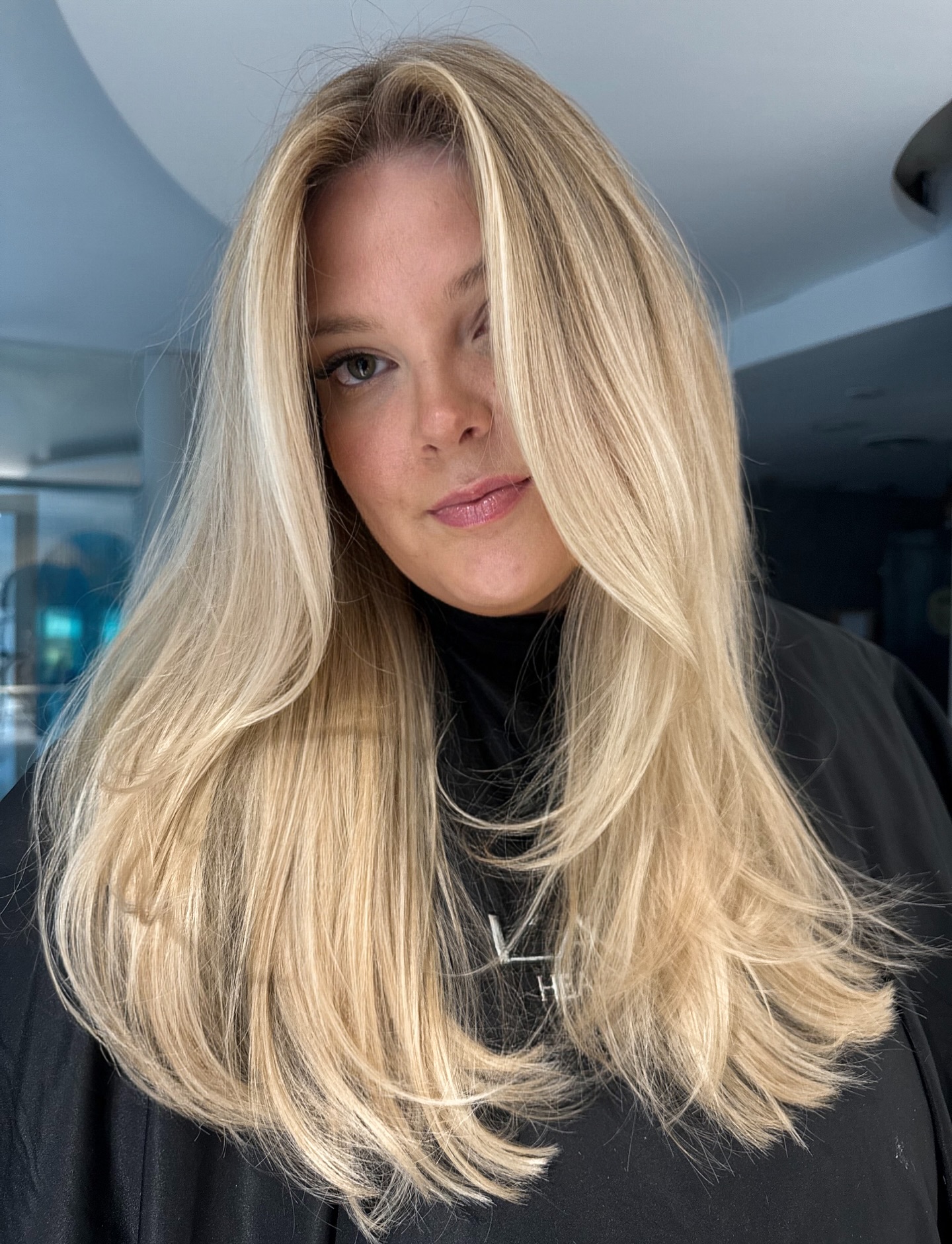 Captivating Mid-Length Blonde with Seamless Layers