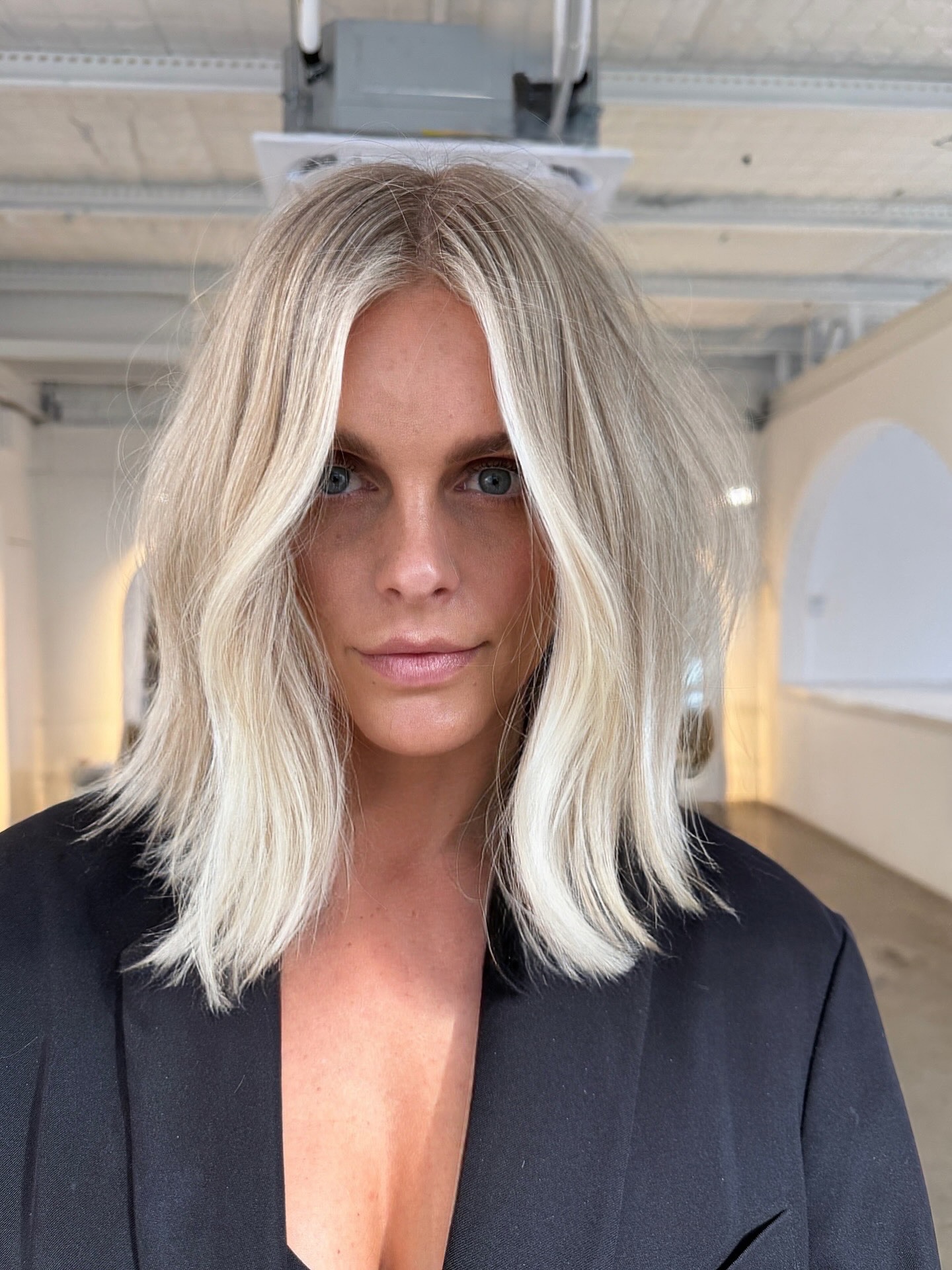 Chic Textured Bob with Platinum Balayage