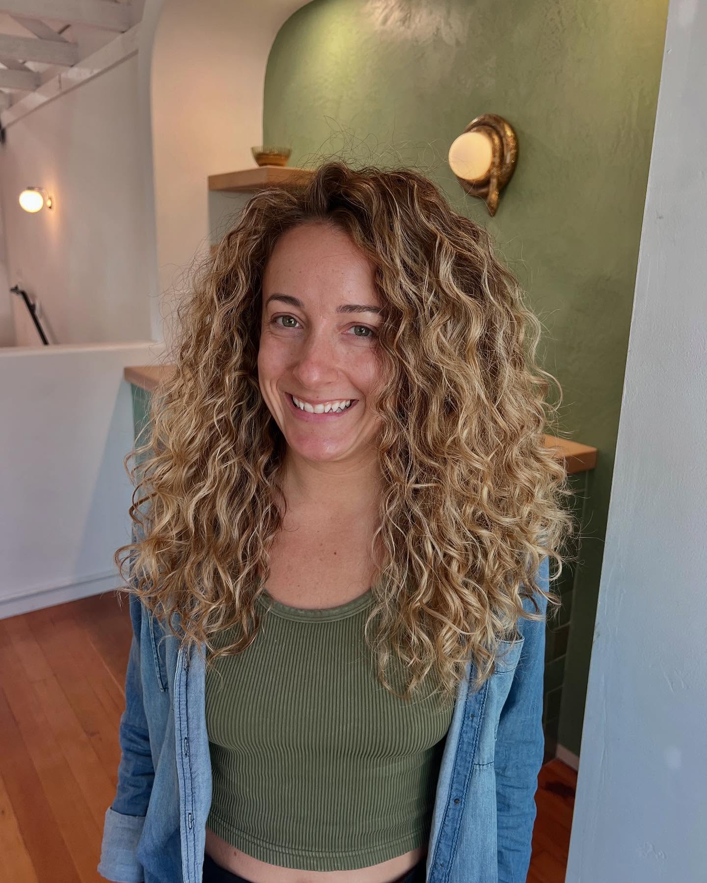 Golden-Blonde S-Curl Layers for Medium Length