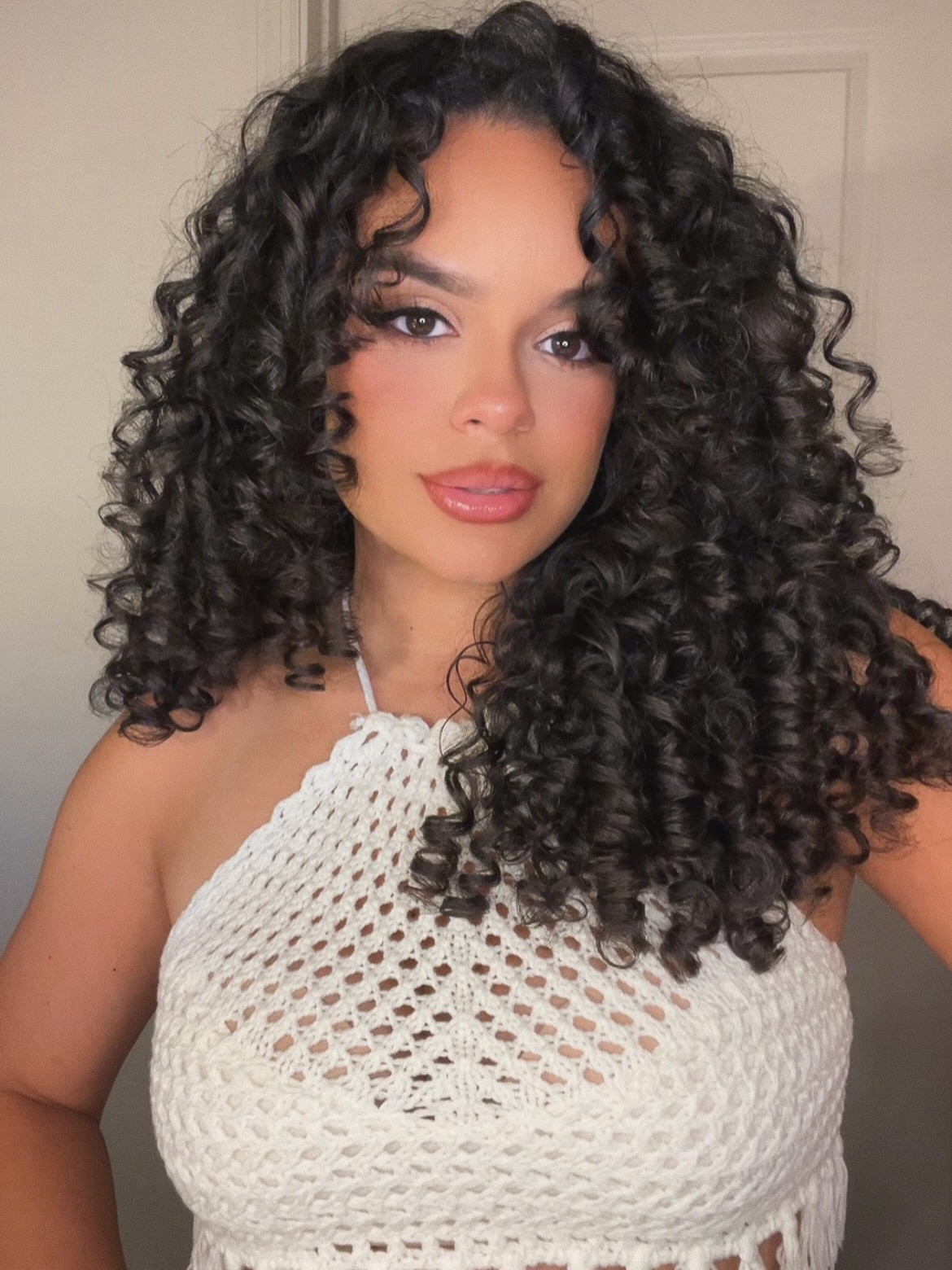 Soft Mid-Length Curls with Luminous Highlights