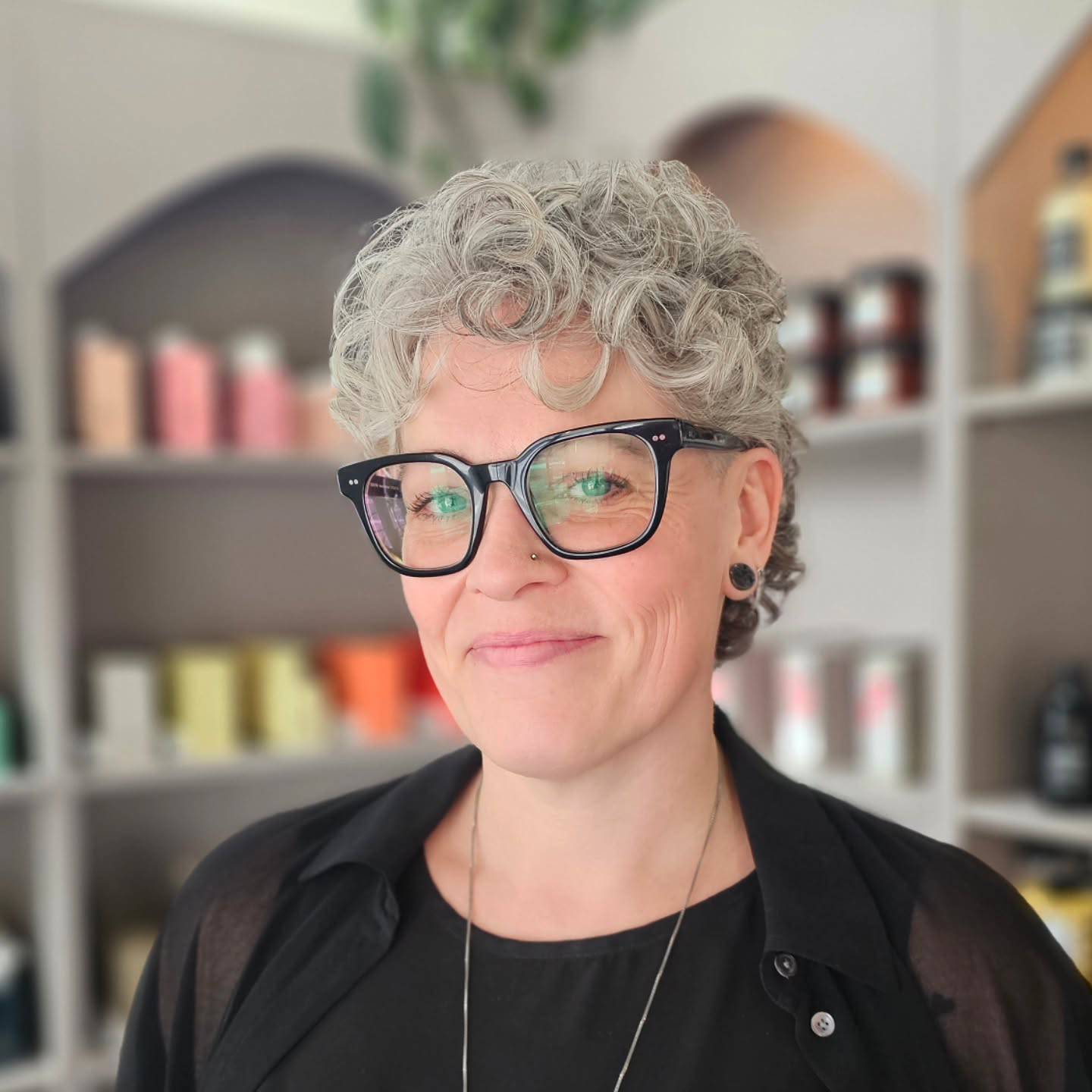 Charming Curly Silver Crop with Defined Curls