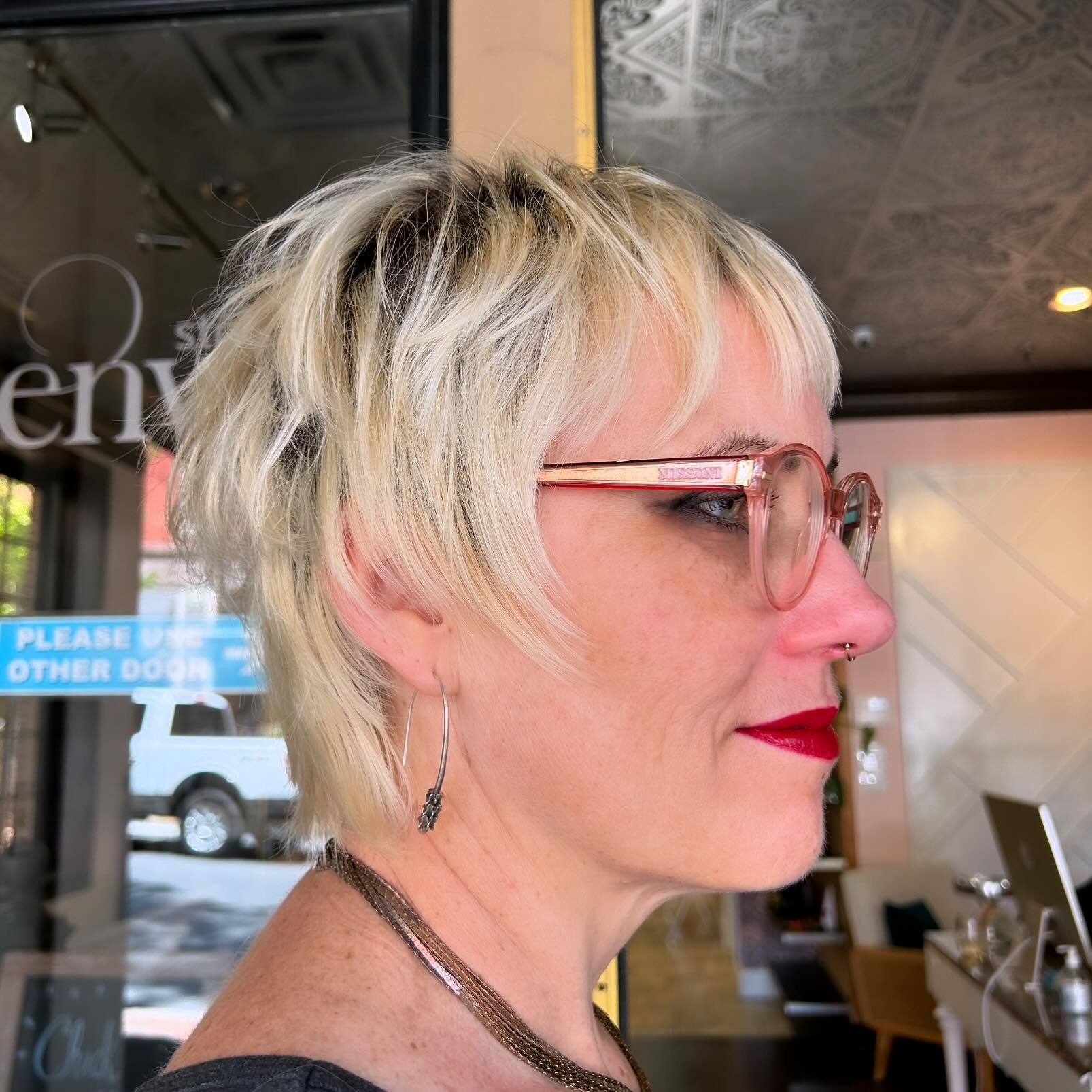 Edgy Textured Shag with Bold Platinum Highlights