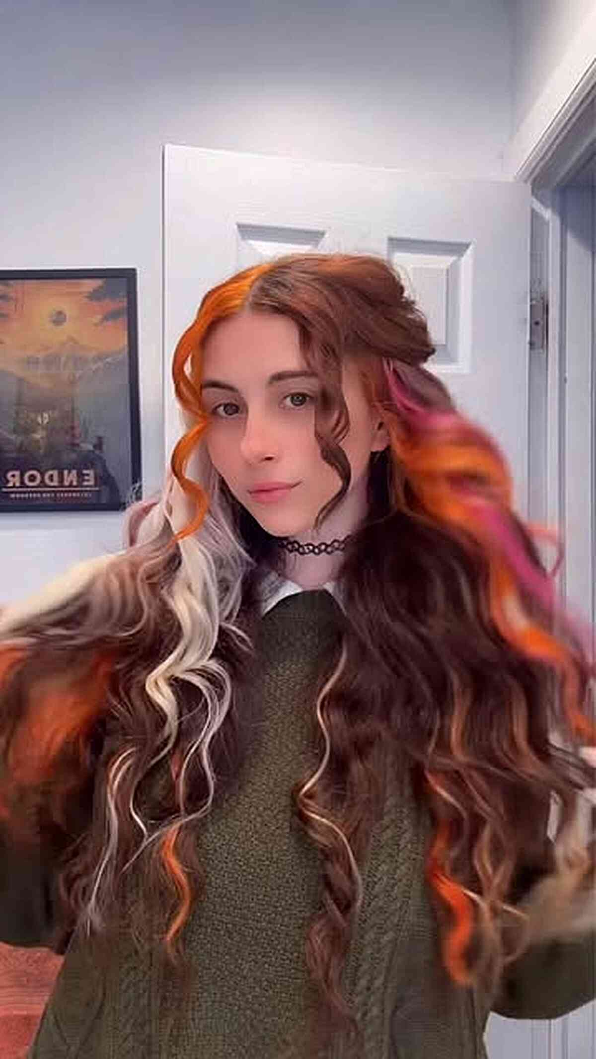 Long Wavy Calico-Inspired Hairstyle