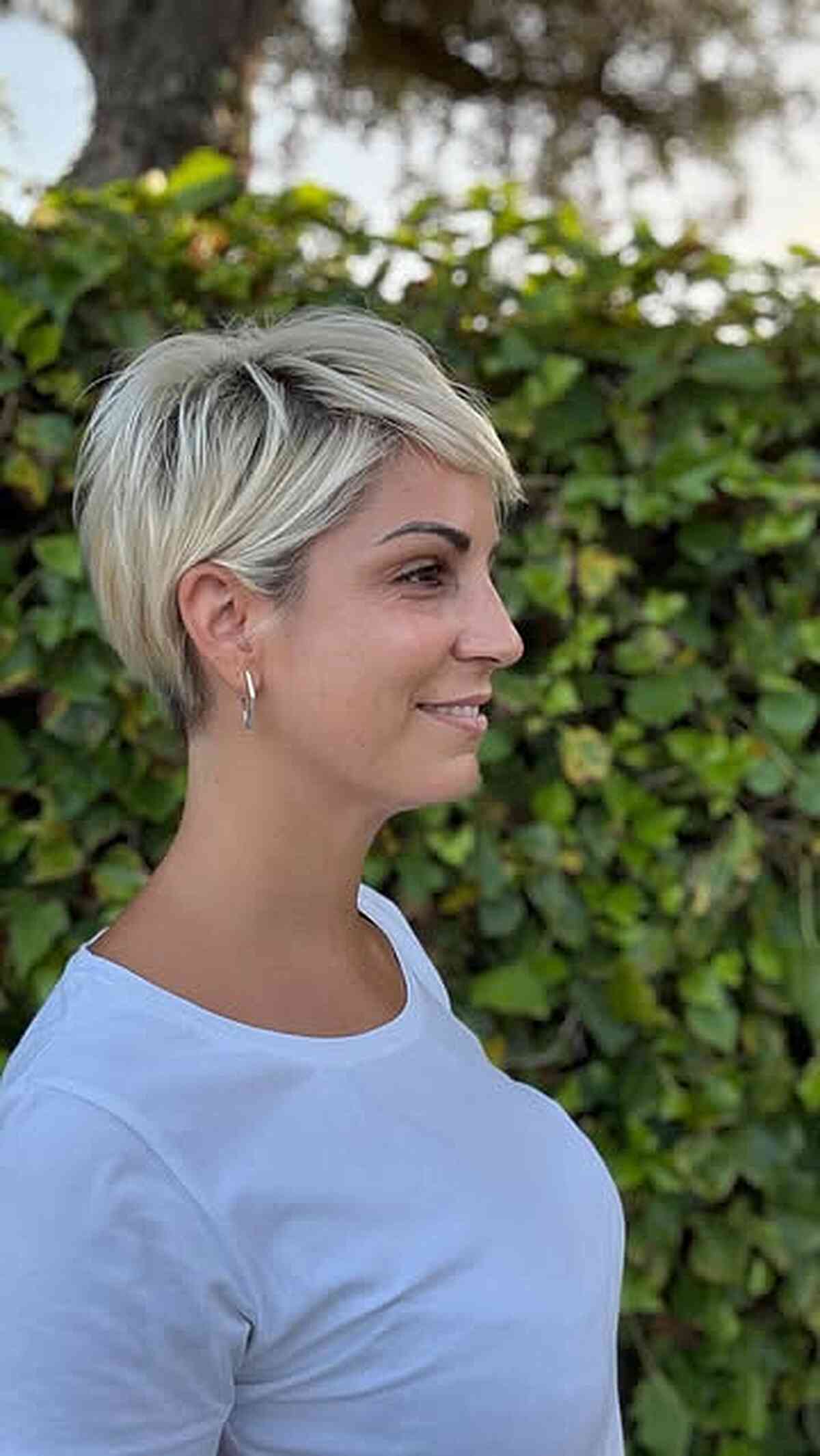 Stylish Blonde Pixie Crop with Textured Layers
