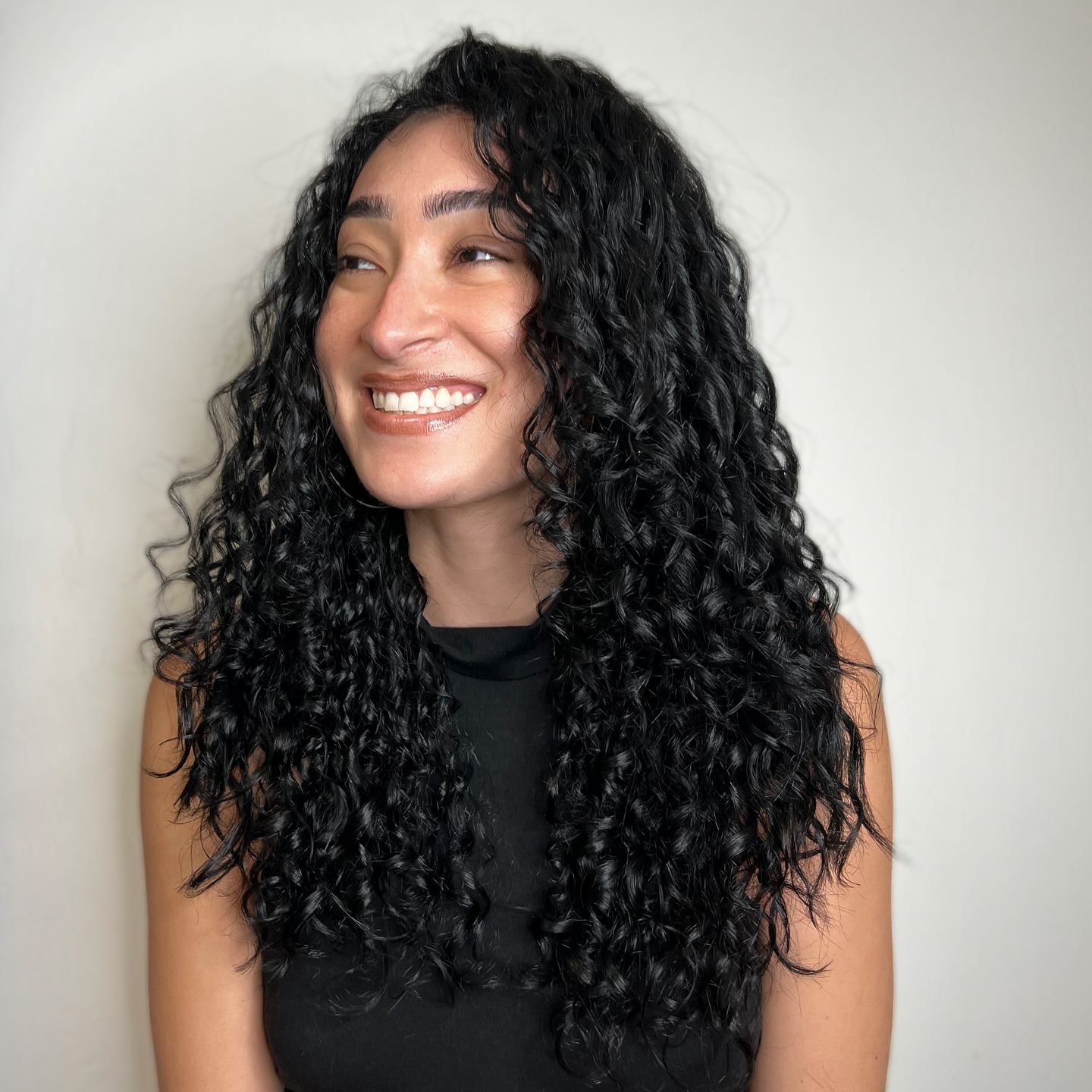 Dynamic Curly Layers with Soft Face-Framing Detail