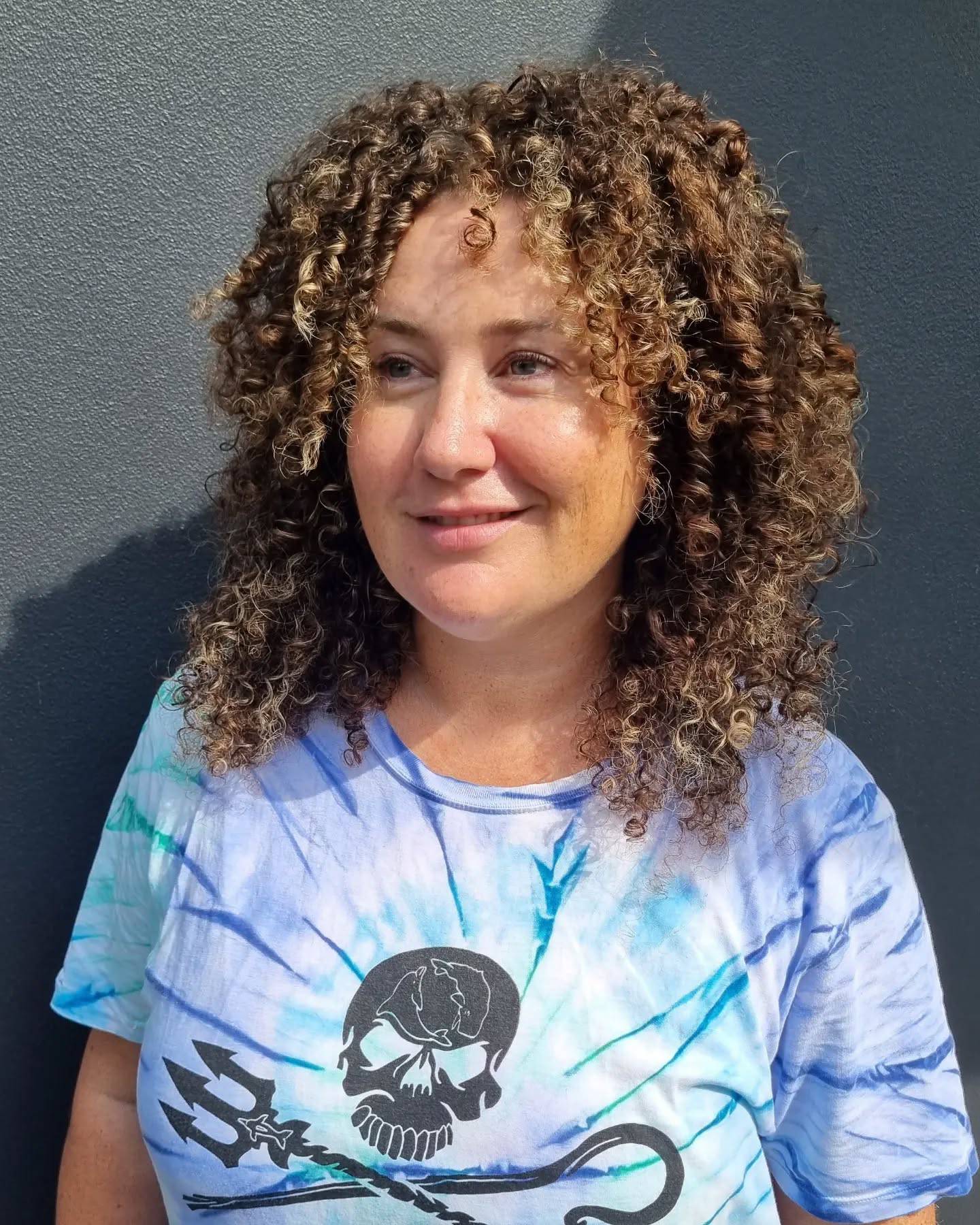 Softly Defined Curly Layers with Emphasized Face Frame