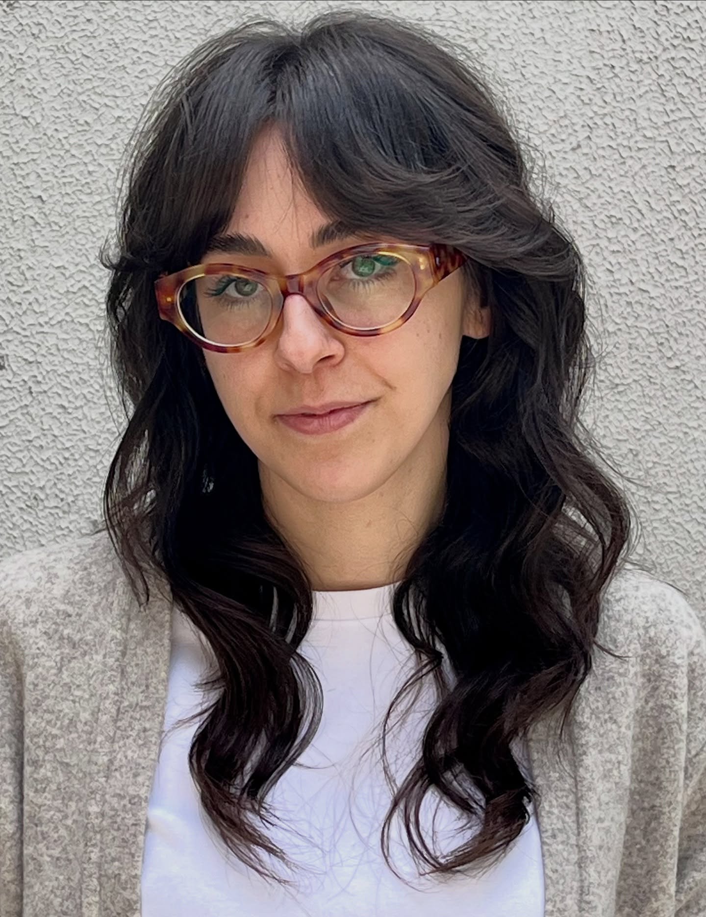 Textured Wavy Cut with Face-Framing Bangs