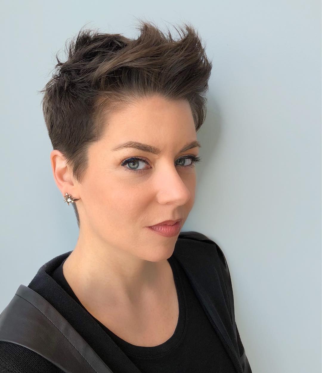 Dynamic Chocolate Swoop with Sculpted Sides