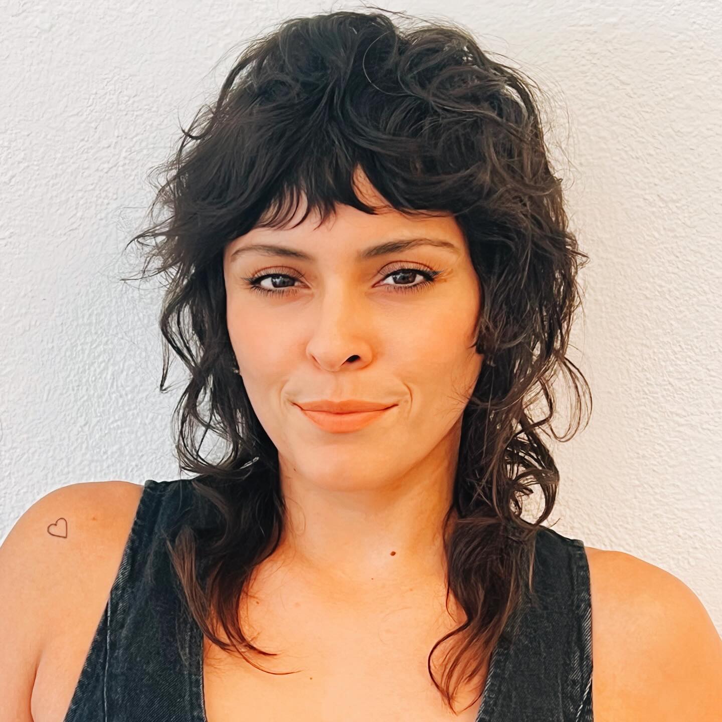 Effortless Tousled Shag with Natural Waves