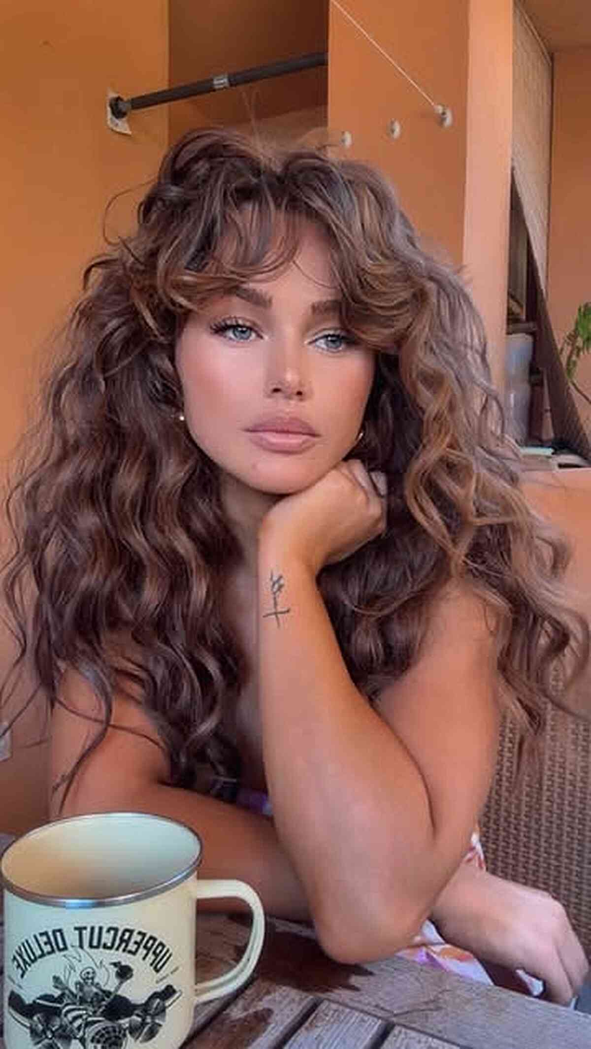 Long Wavy Layers with Curtain Bangs