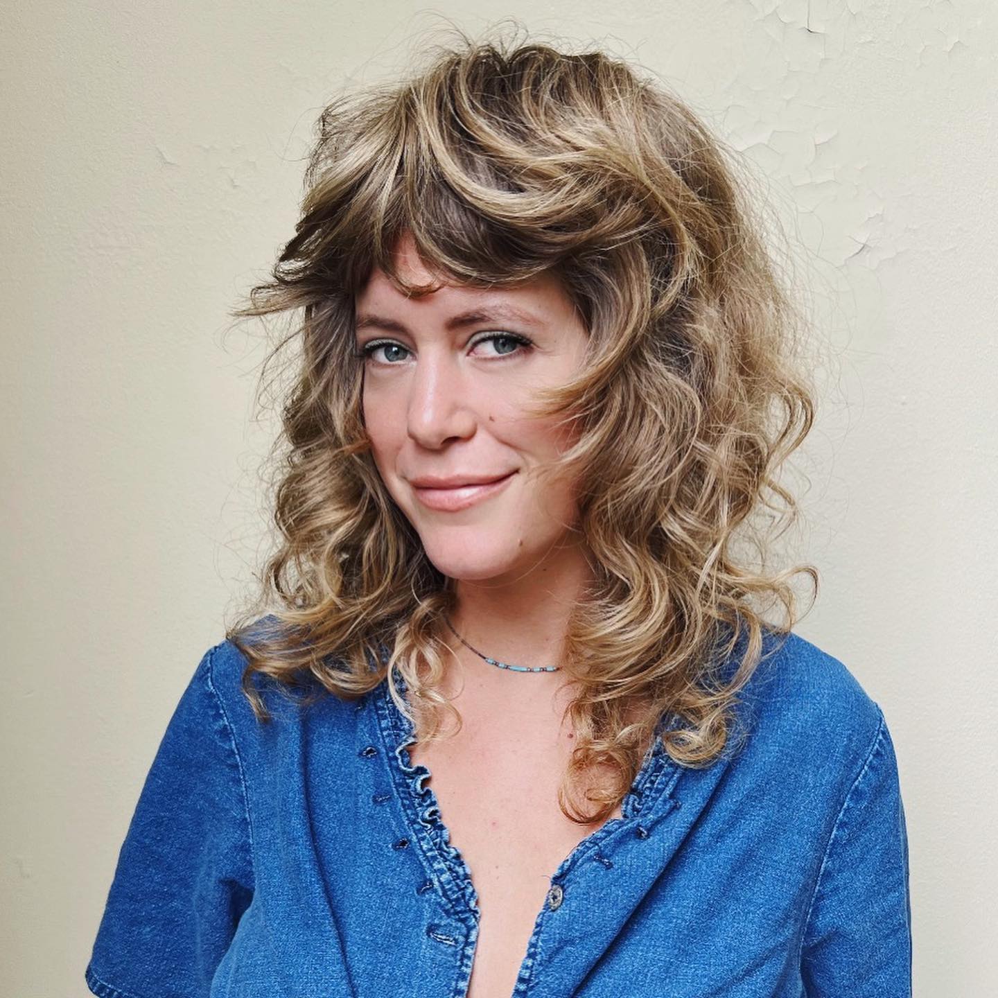 Dynamic Caramel Swirl Curly Wolf Cut