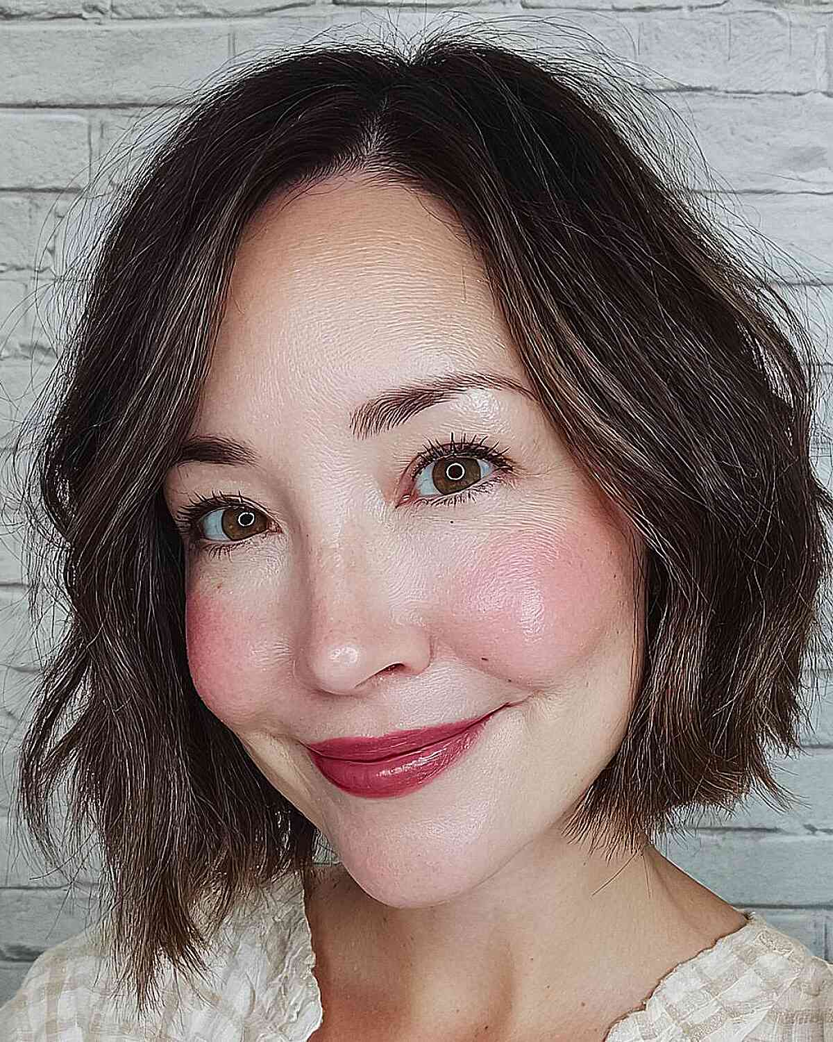 Textured Wavy Bob with Subtle Highlights