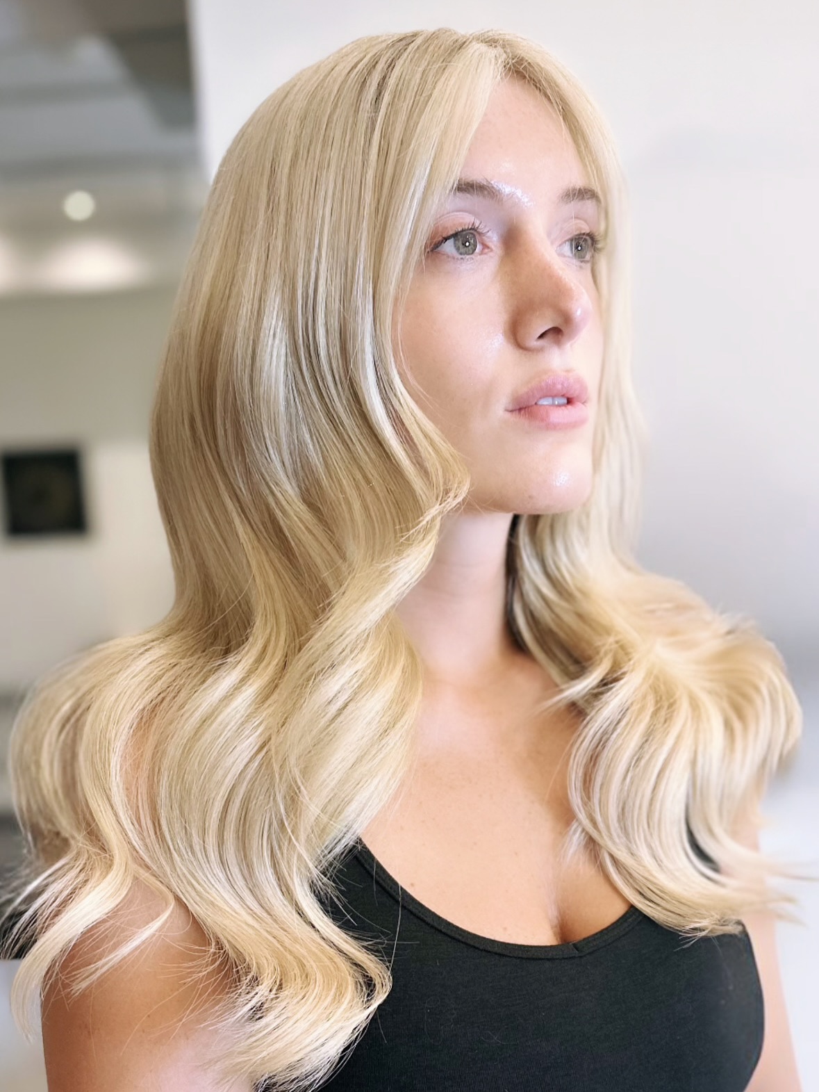 Billowing Blonde Waves with Seamless Layers