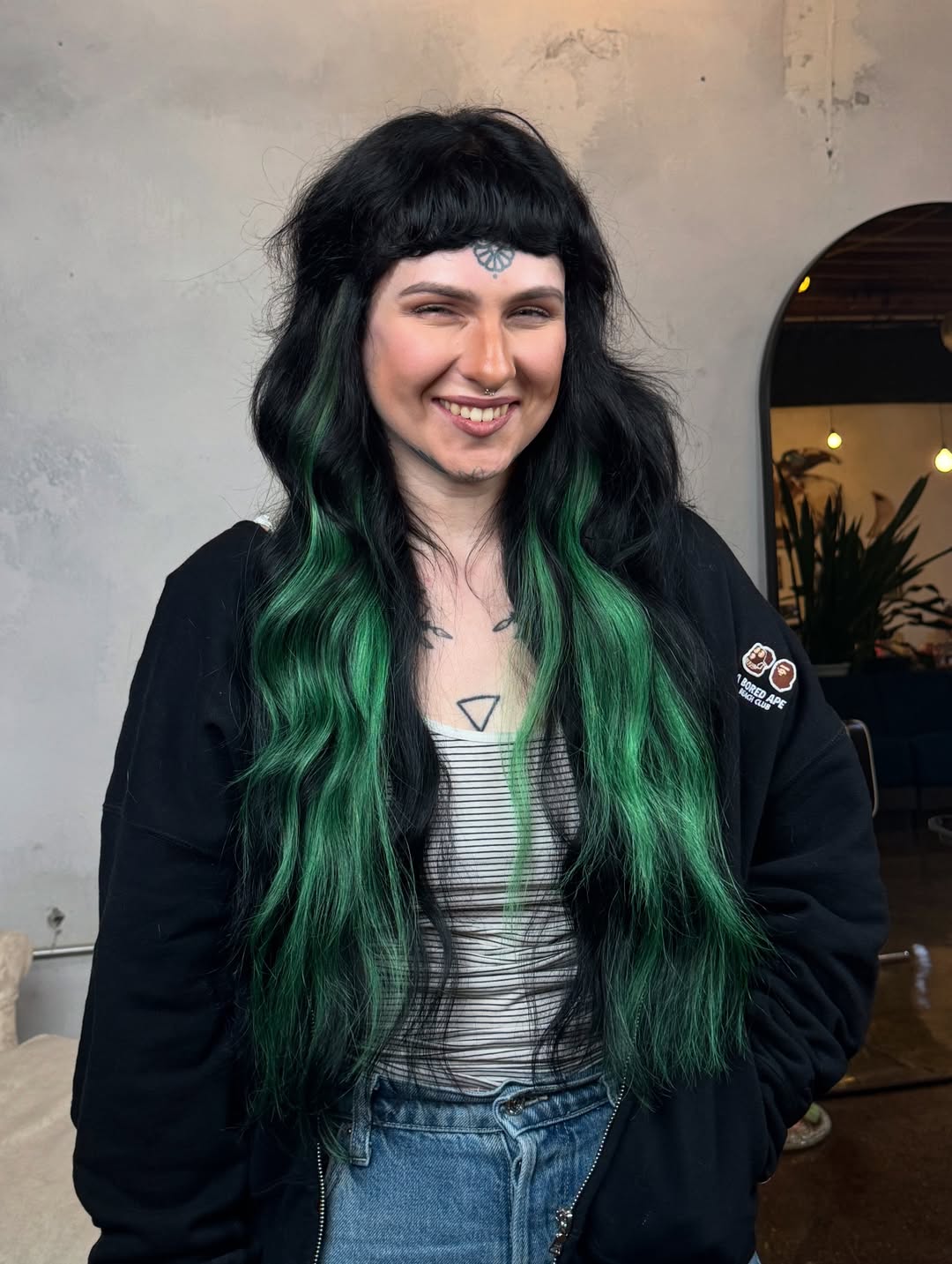 Enchanting Emerald Waves with Subdued Black Roots