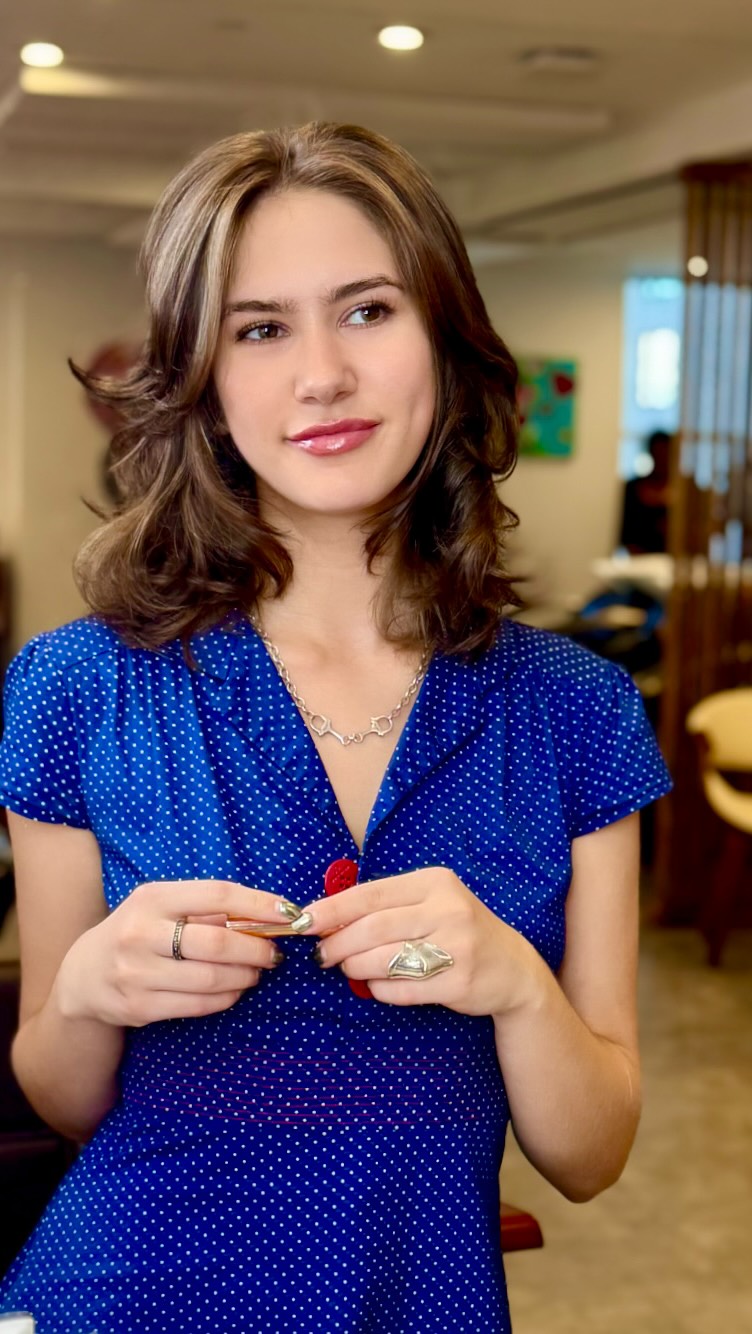 Soft Brunette Waves with Subtle Highlights