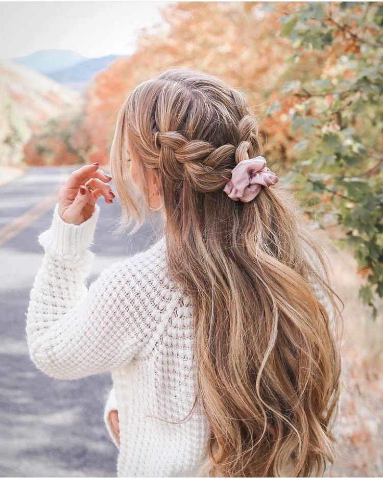 Autumn-Inspired-Twisted-Half-Up-Long-Waves