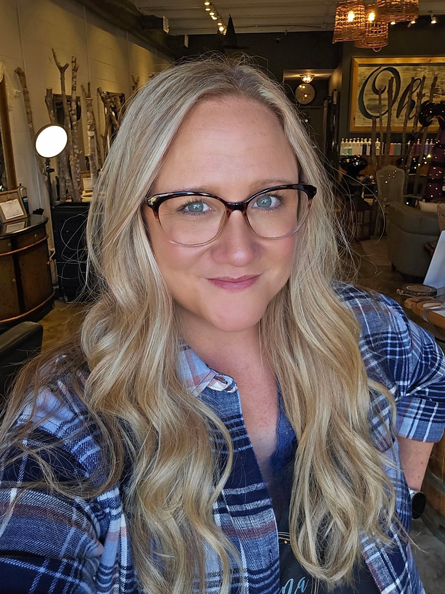 Chic Blonde Waves with Gentle Layers