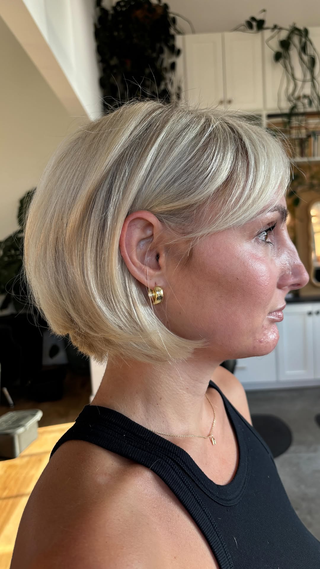 Chic Silver-Blonde Bob with Smooth Gradient