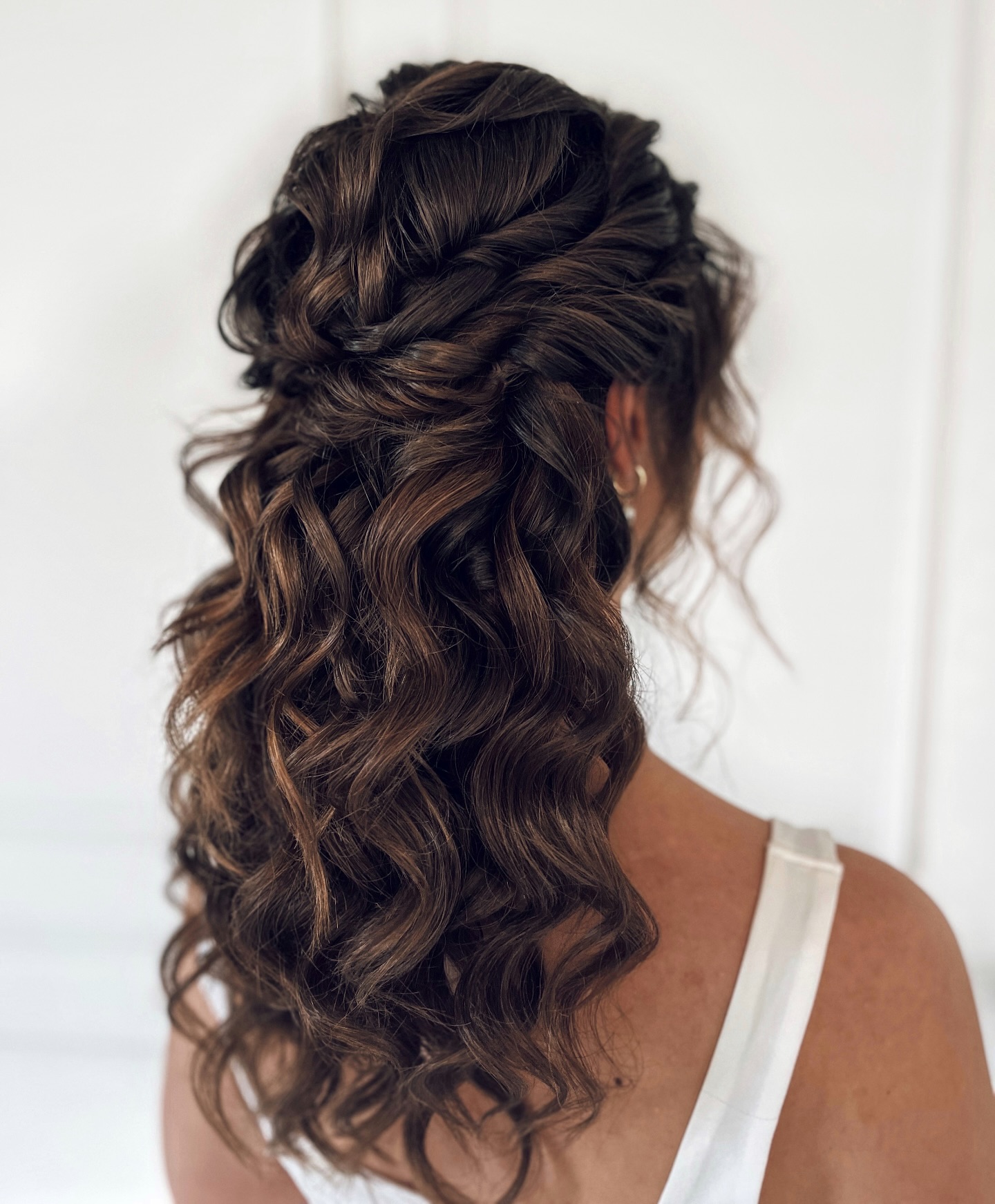 Sumptuous Dark Chocolate Waves with Intertwined Braids