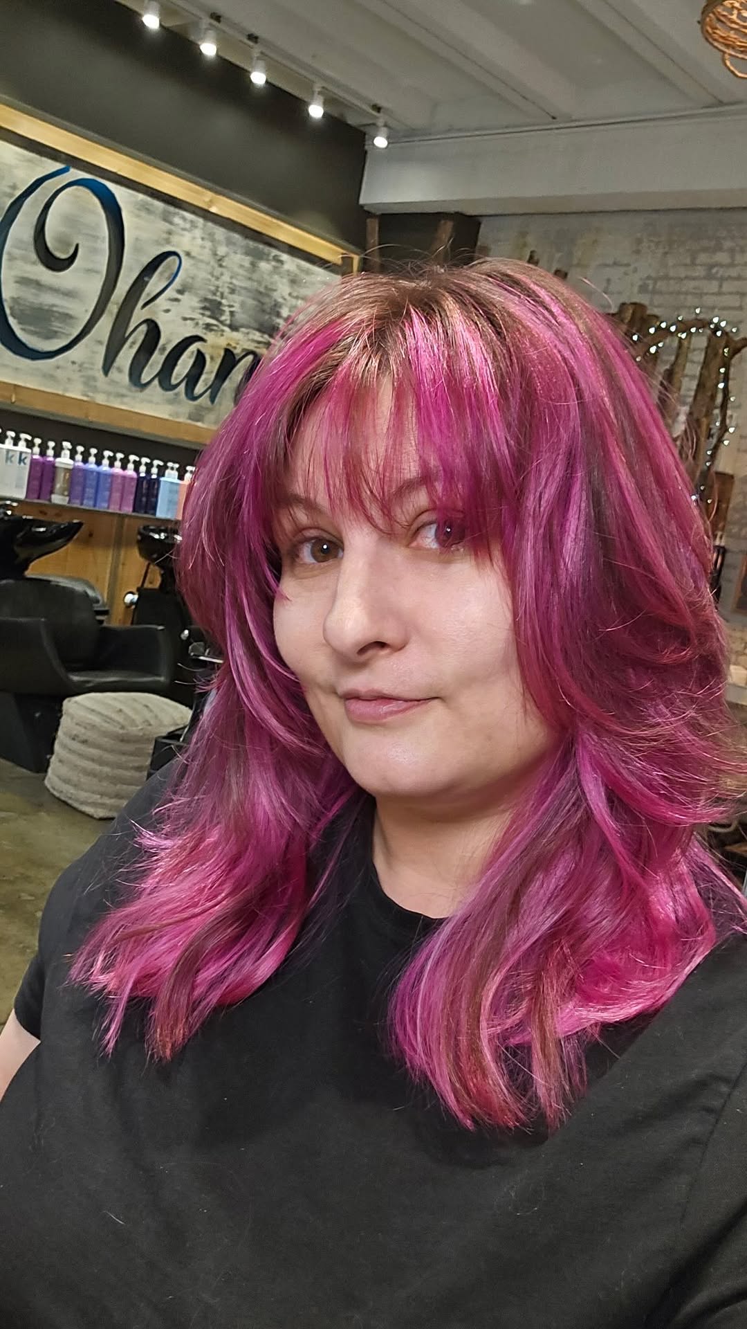 Vibrant Magenta Waves with Wispy Ends