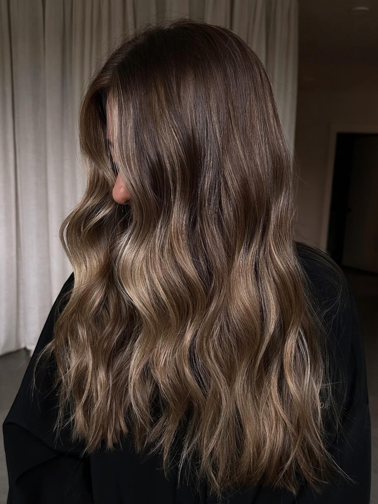 Warm Caramel Waves with Soft Subtle Transition
