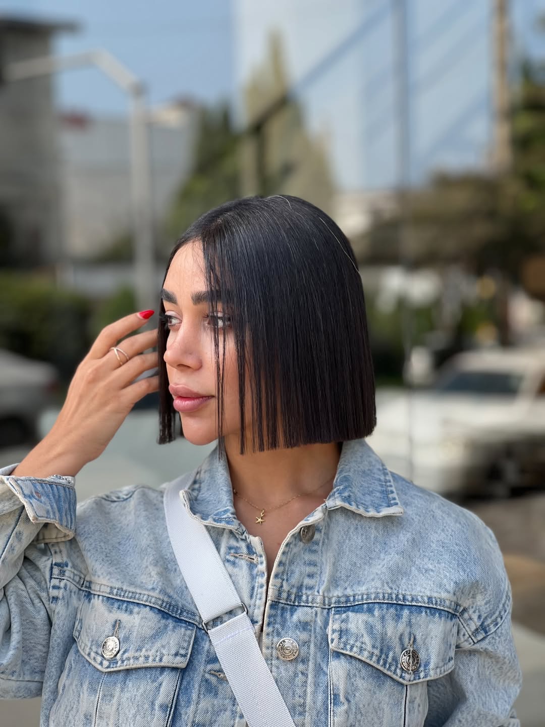 Chic Straight Blunt Cut with Natural Texture