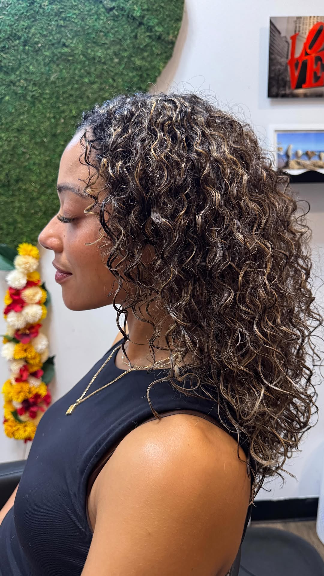Defined Natural Curls with Soft Highlights