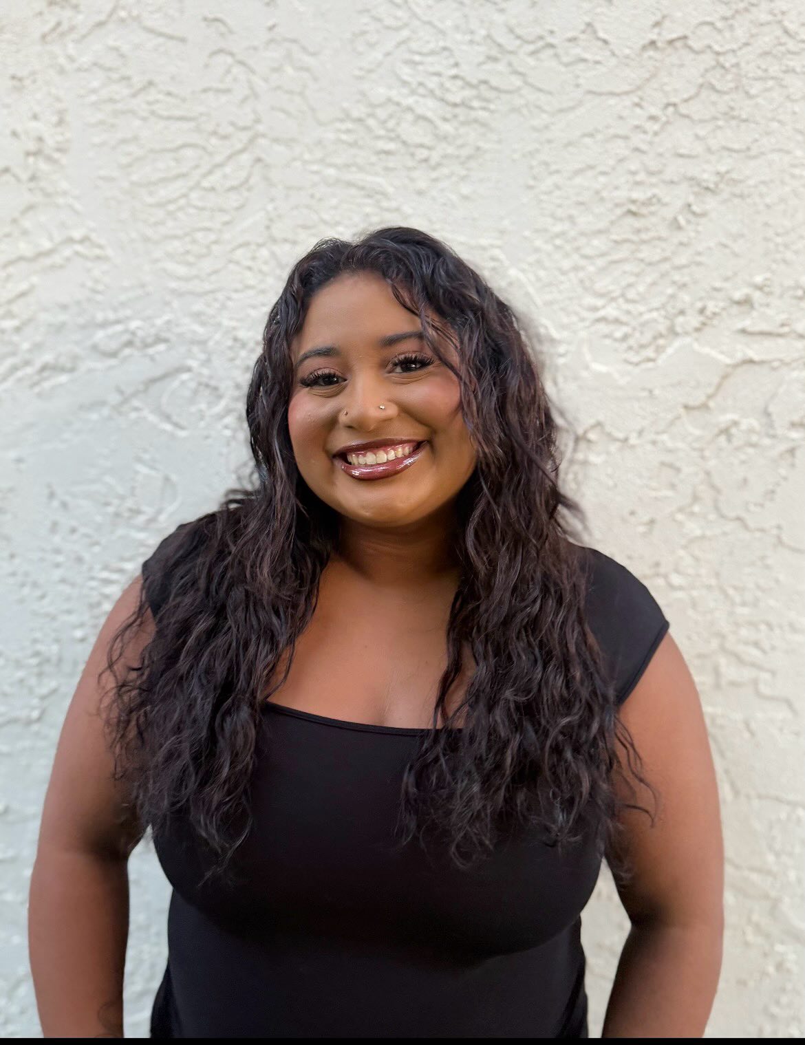 Voluminous Midnight Curls with Natural Dimension