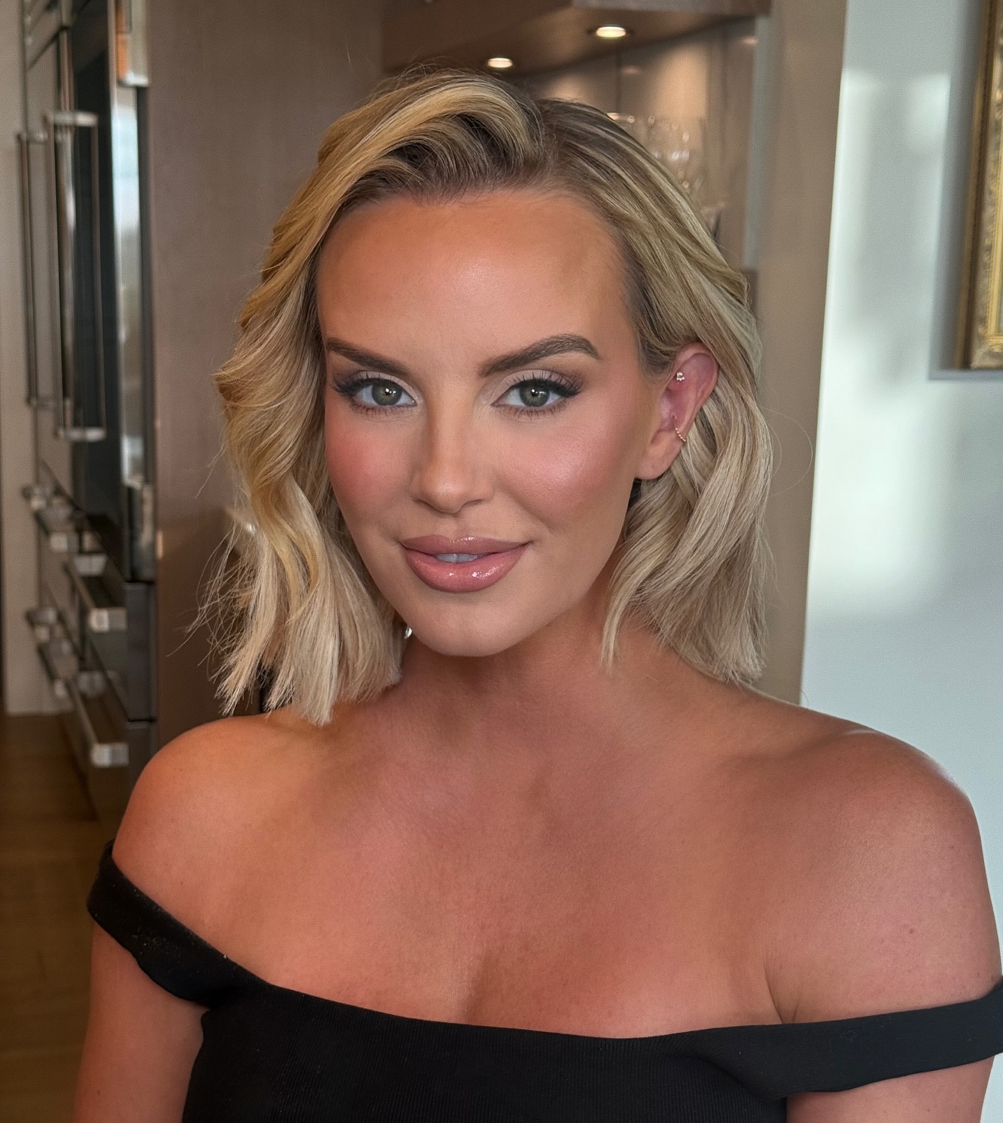 Chic Blonde Textured Lob with Soft Waves