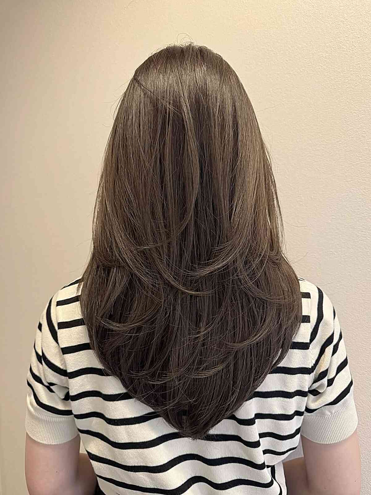 Elegant V-Cut with Soft Layers