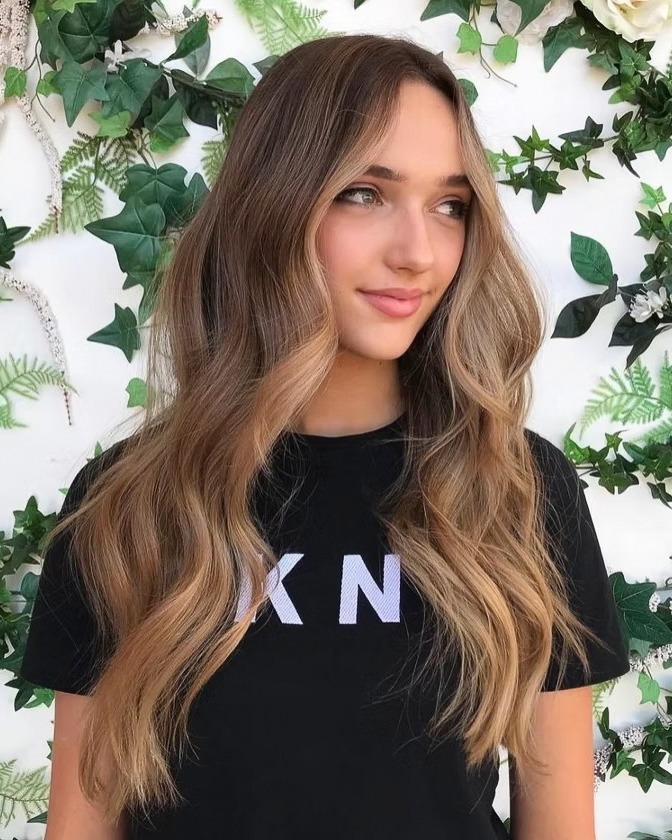 Natural Sun-Kissed Balayage with Gentle Waves