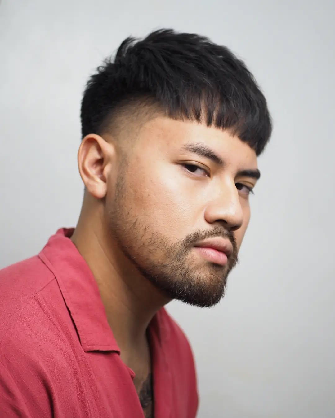 Sharply Tapered Side with Textured Top Fringe