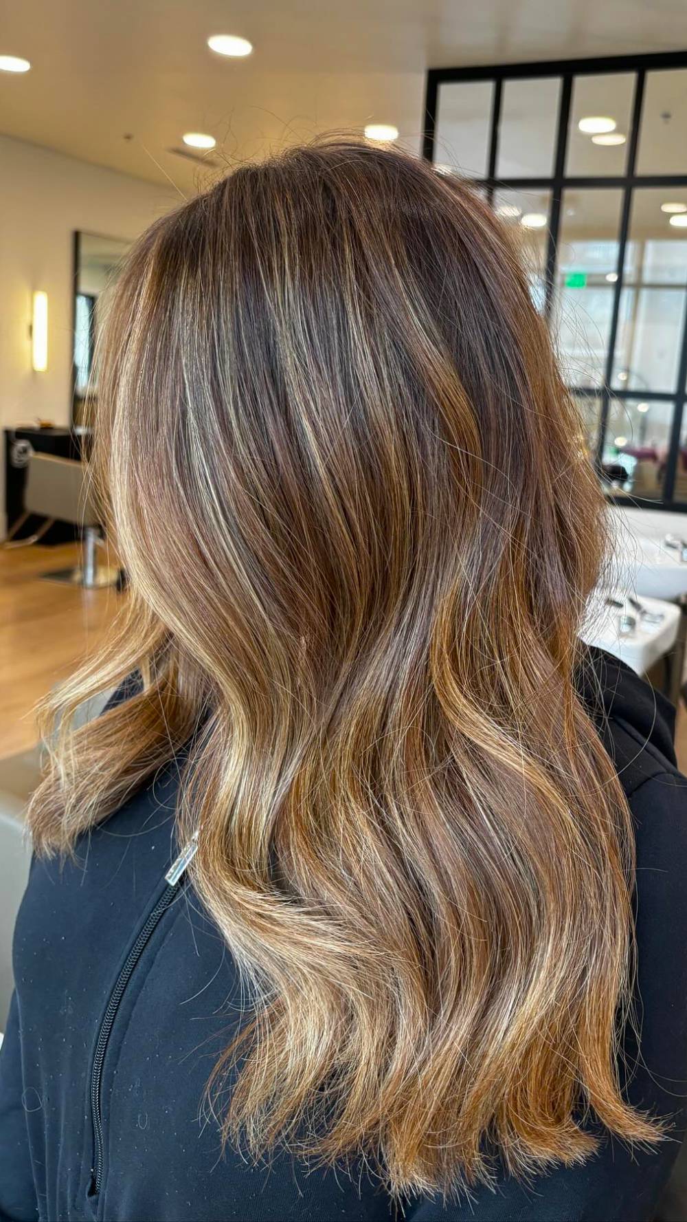 Radiant Layered Brunette Waves with Golden Highlights