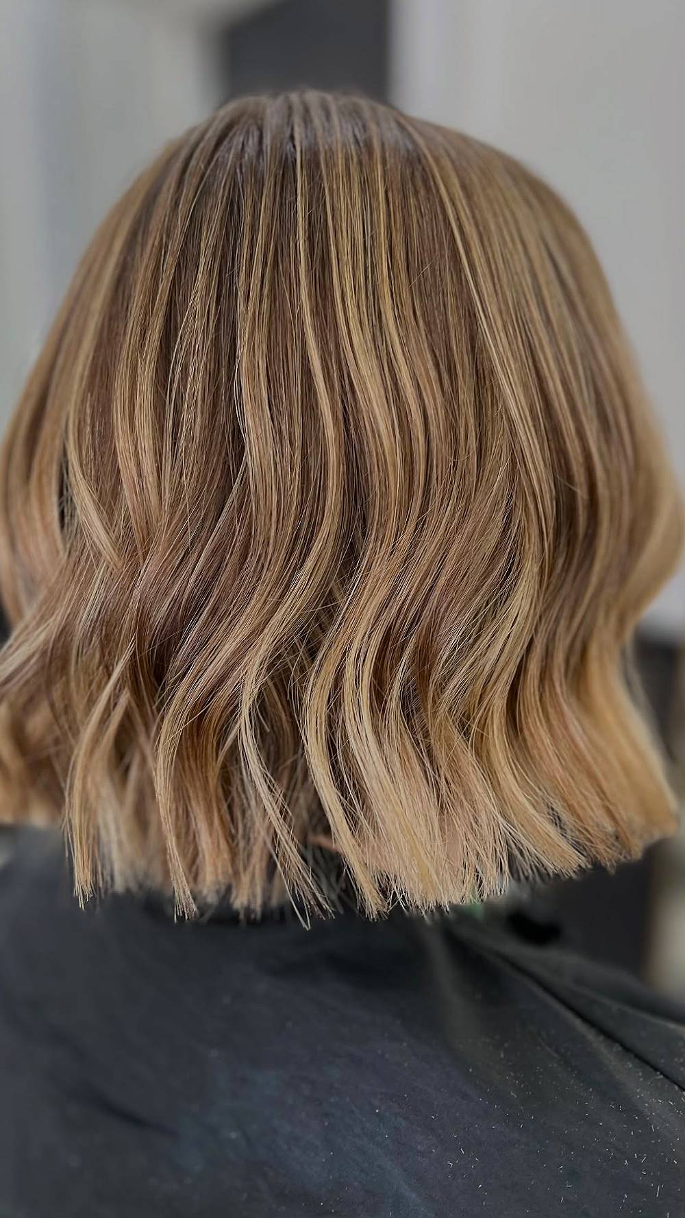 Textured Medium-Length Wavy Bob with Caramel Highlights