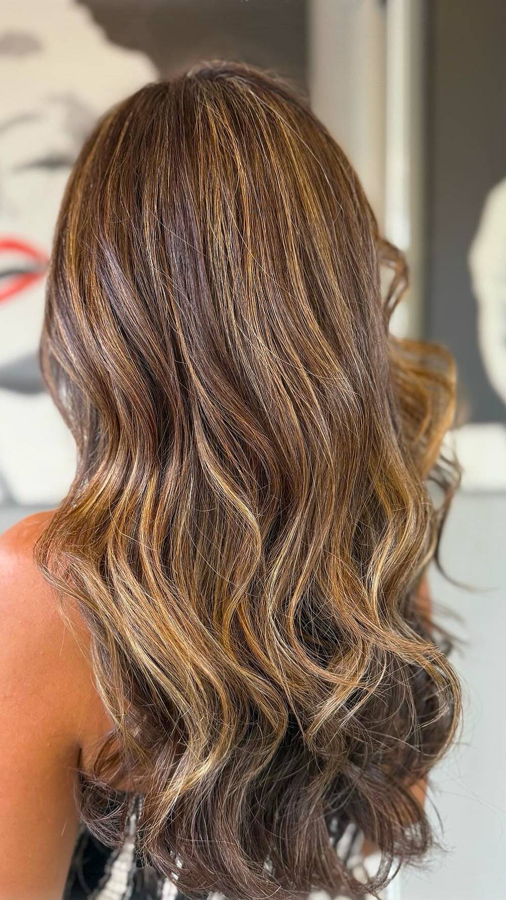 Wavy Chestnut Layers with Caramel Highlights